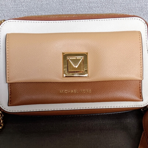 SOLD NWOT Michael Kors Crossbody Bag - Picture 4 of 10